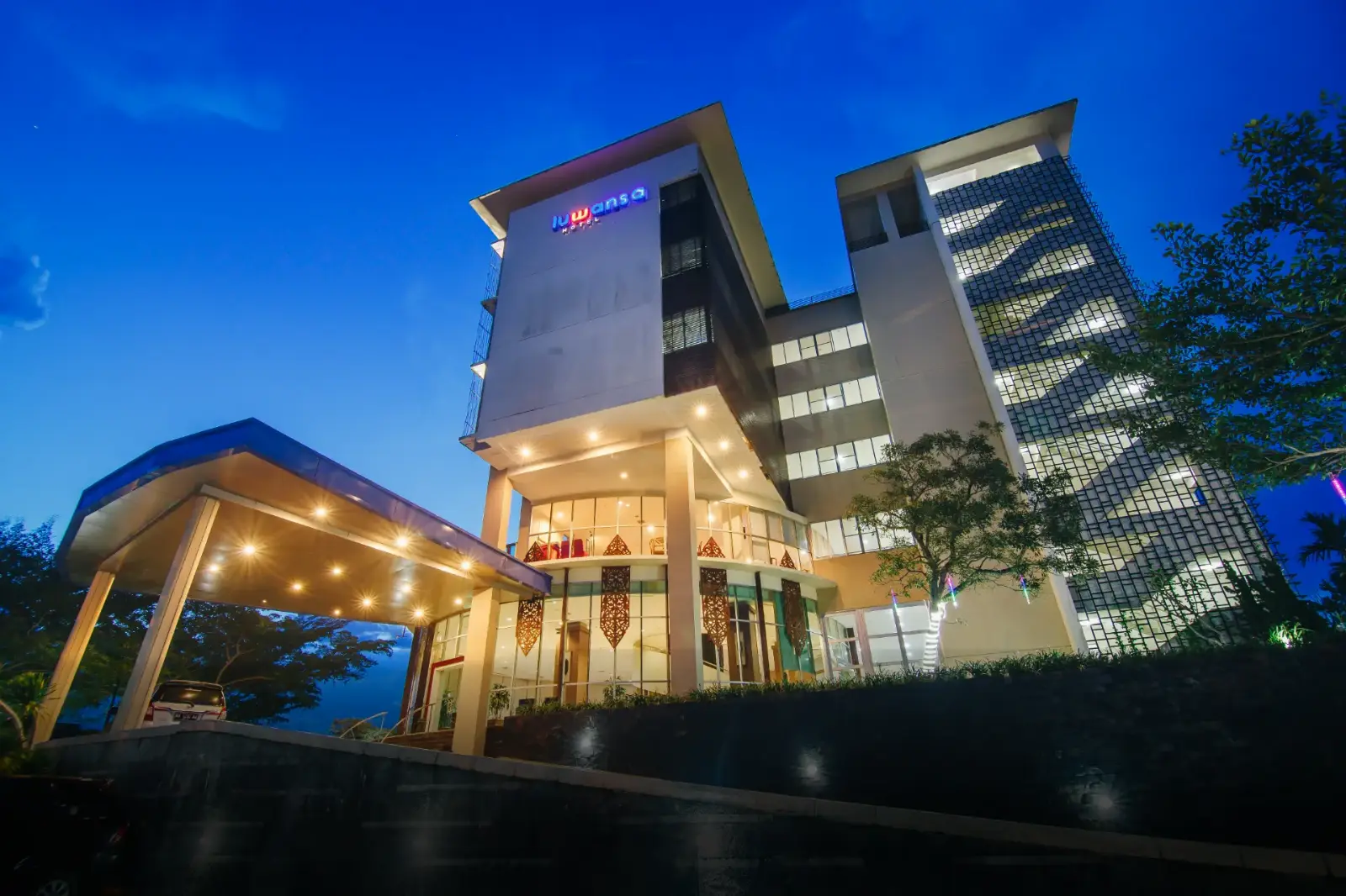 Luwansa Hotel Palangkaraya Exterior